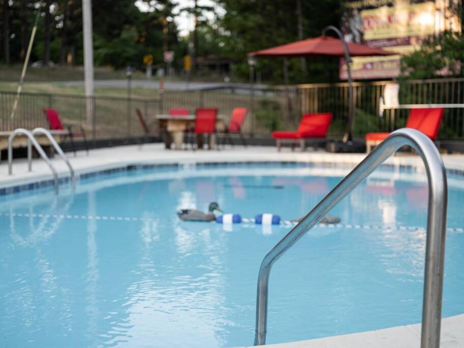 Appartement Stonegate King Bed, Wifi, 50in Roku Tv, Salt Water Pool #108 Eureka Springs
