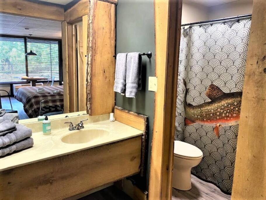 Stonegate King Bed, Wifi, 50in Roku Tv, Salt Water Pool #108 Appartement Eureka Springs